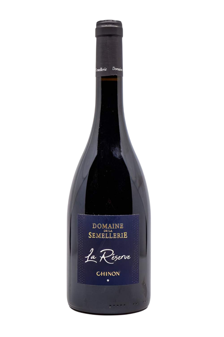 Cette cuvée spéciale a été élaborée sur une parcelle de vigne exposée plein sud sur un côteau. 100% cabernet franc sur sol calcaire. Elevage de 34 mois en fûts de chêne neufs. Vin de très grande garde.
