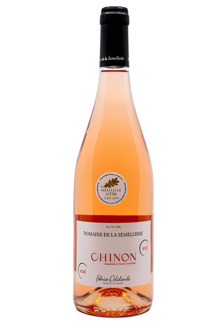 Sa robe claire, d'un rose pastel frangé de violet. À l'agitation, il montre beaucoup de prestance au nez, des parfums de fruits rouges mûrs (airelle, fraise), de fleurs printanières (marguerite, rose), de confiserie, de pierres concassées, d'estragon et poivron vert.  La bouche est bien faite, tonique comme il faut bien équilibrer avec une expression pure de gelée de cerise, de pamplemousse, de pili-pili, de réglisse douce et de notes minérales.  Fruité et rafraîchissant en final. On l'ouvrira au cours d'un apéritif ou sur un pavé de poisson.